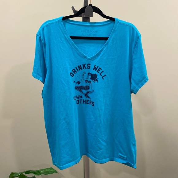 Life Is Good "Drinks Well With Others" Mermaid V-neck Tee - Picture 2 of 9